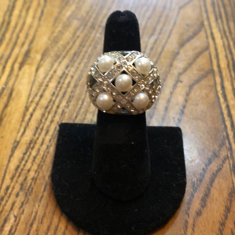 Pearl & rhinestone stretch ring size 7